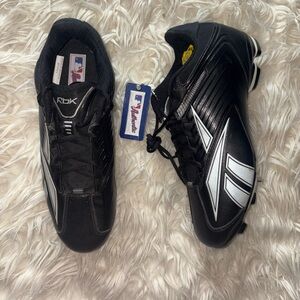Reebok Men's Black and Silver Athletic Cleats